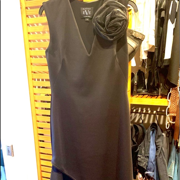 Black Halo. Worn once for a wedding Flower detail sewn on but can be taken off. - Picture 3 of 4